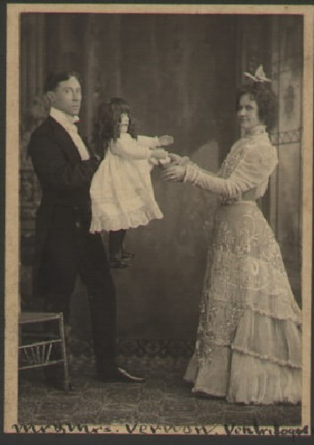 Illustration for article titled Vintage ventriloquism portraits were incredibly unnerving